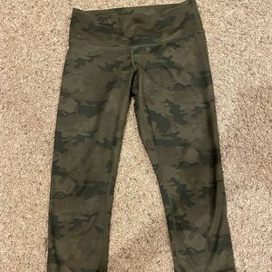 Lululemon Camo Wunder Under Crop Leggings Size 6